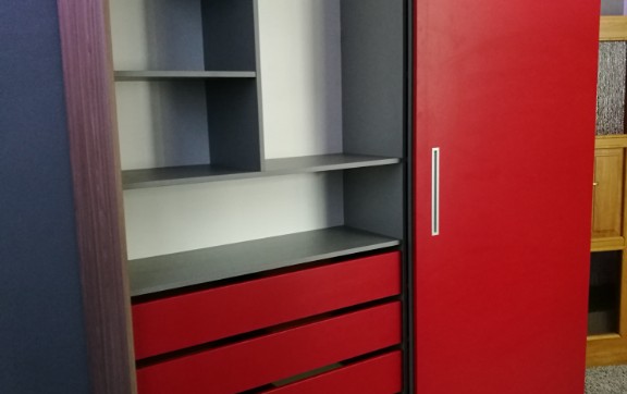 Free-standing cabinet in red-gray.